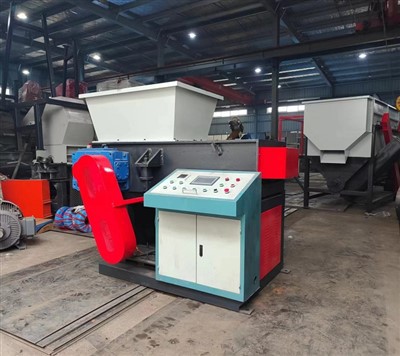 Hogyan lehet megakadályozni az elakadást egy ikertengelyes aprítógépben?